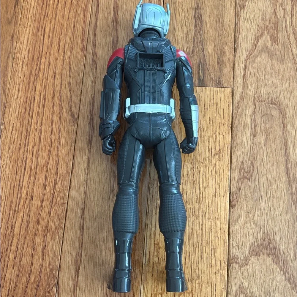Antman and Hawkeye action figures - Picture 8 of 10